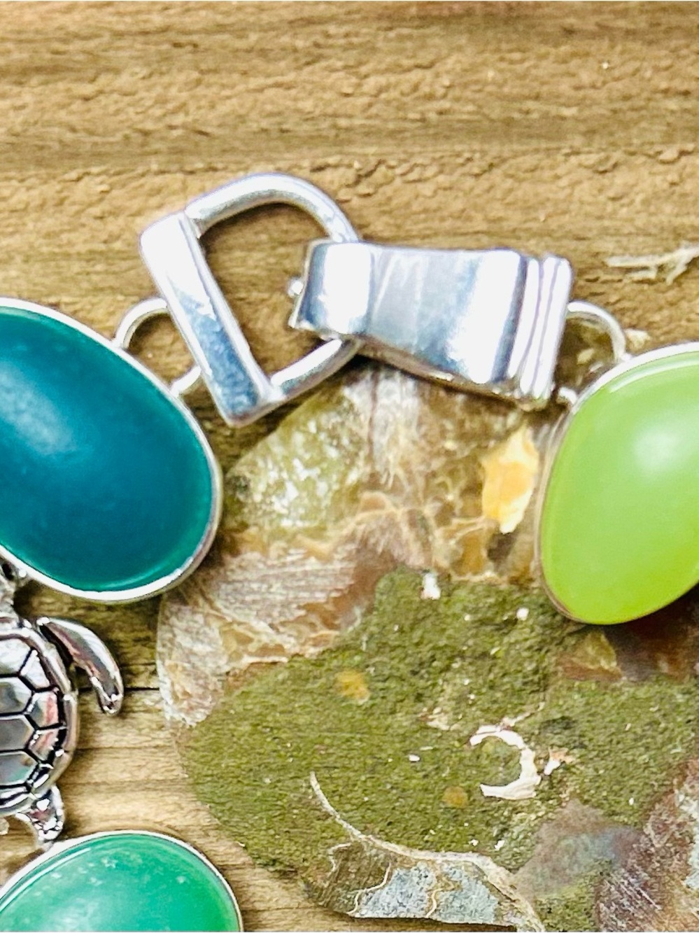 Sea Turtle Green cabochon glass-like stones Link Bracelet - Women Jewelry - Picture 6 of 7